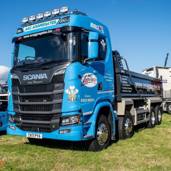 lorry hire 8 wheeler